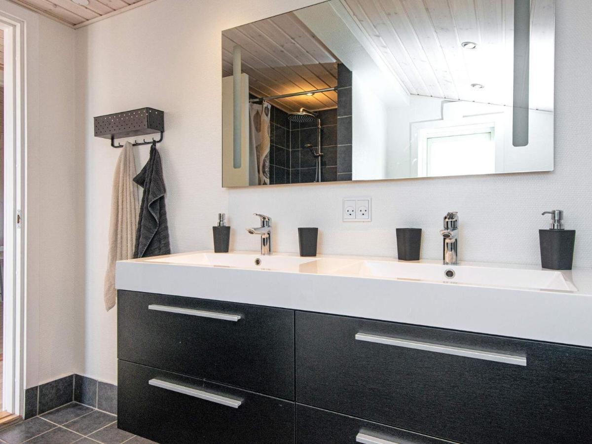 Two-Bedroom Holiday Home In Borkop 9 Egeskov エクステリア 写真